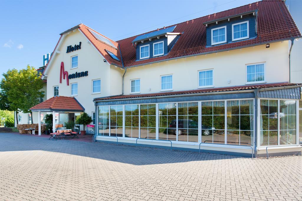 Hotel Montana Lauenau Exterior photo