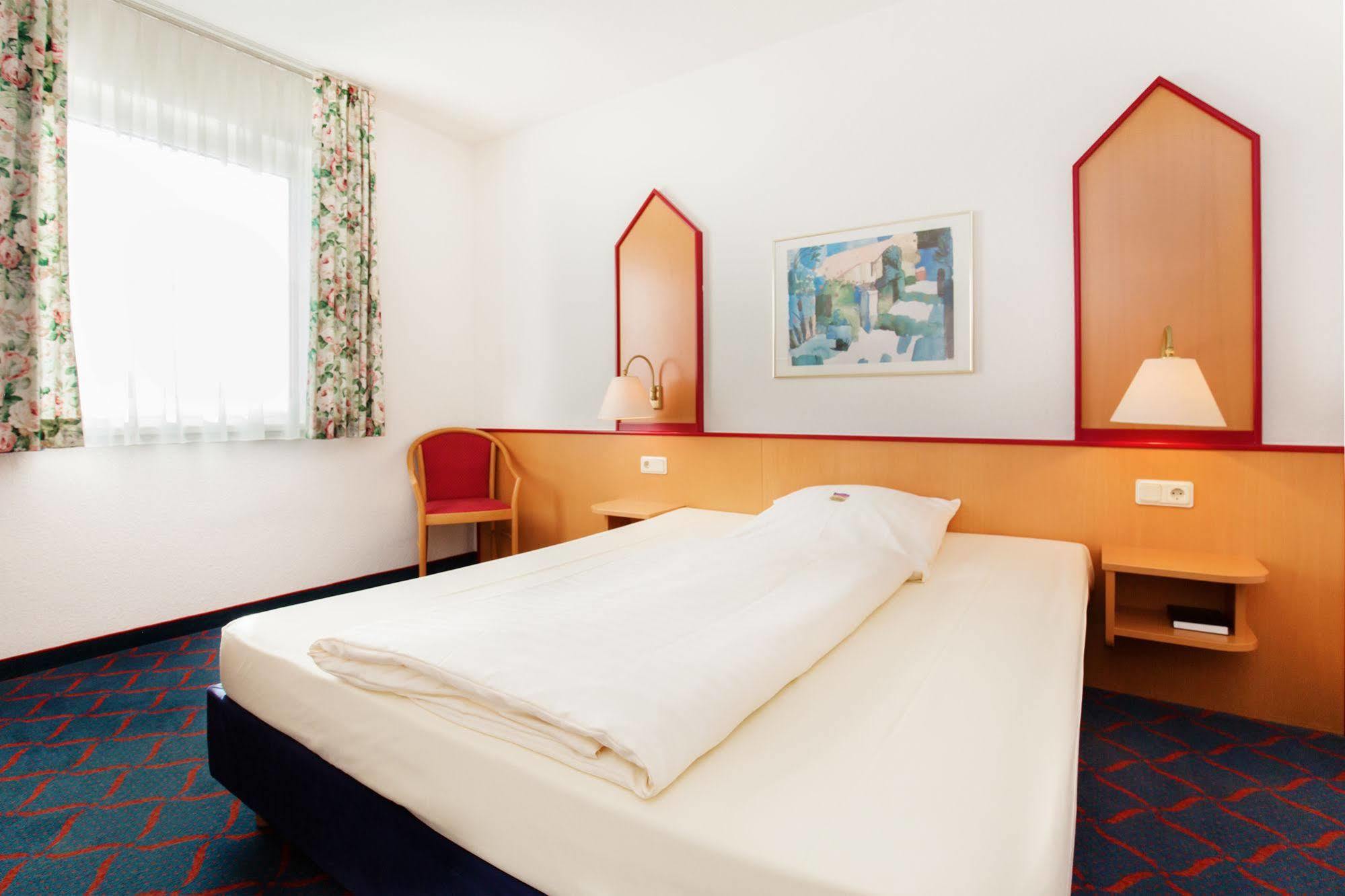 Hotel Montana Lauenau Exterior photo